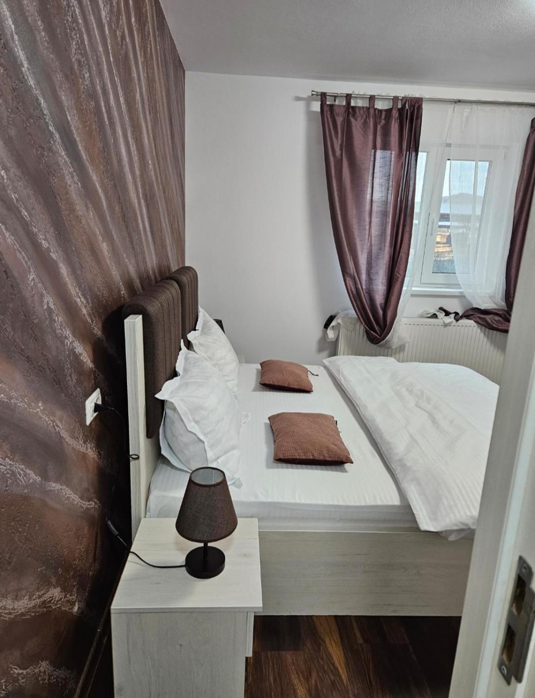 ホテル Casa Coco Curtea de Argeş エクステリア 写真